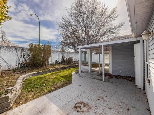 71-1101 Cameron Avenue, Kelowna, BC - Outdoor