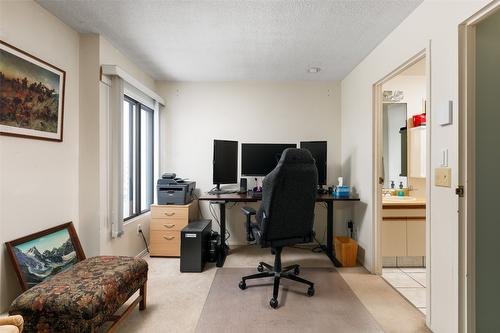 807-737 Leon Avenue, Kelowna, BC - Indoor Photo Showing Office