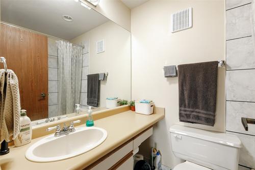 807-737 Leon Avenue, Kelowna, BC - Indoor Photo Showing Bathroom