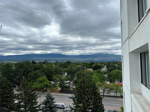 807-737 Leon Avenue, Kelowna, BC - Indoor Photo Showing Other Room