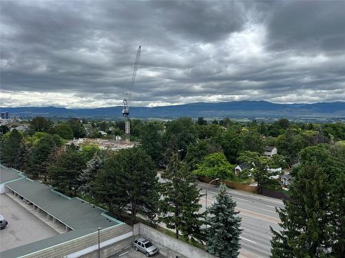 807-737 Leon Avenue, Kelowna, BC -  Photo Showing Gym Room