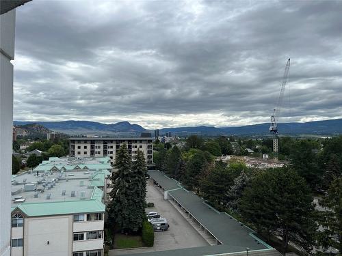 807-737 Leon Avenue, Kelowna, BC - Outdoor With View