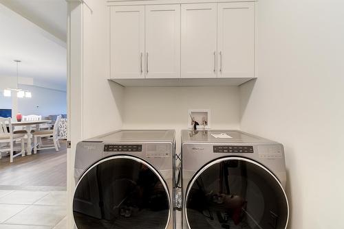 311-3865 Truswell Road, Kelowna, BC - Indoor Photo Showing Laundry Room