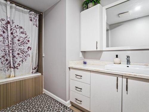 Salle de bains - 1095 19E Avenue, Laval (Laval-Ouest), QC - Indoor Photo Showing Bathroom