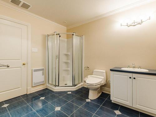 Salle de bains - 334 Rue James-Shaw, Beaconsfield, QC - Indoor Photo Showing Bathroom