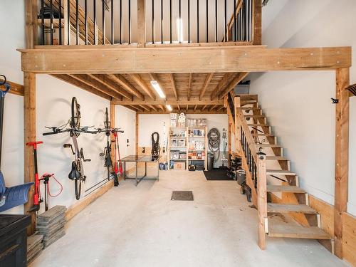 Garage - 275 Rue De Montenach, Beloeil, QC - Indoor Photo Showing Basement