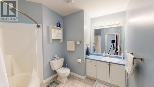 9885 73 Avenue, Fort St. John, BC - Indoor Photo Showing Bathroom