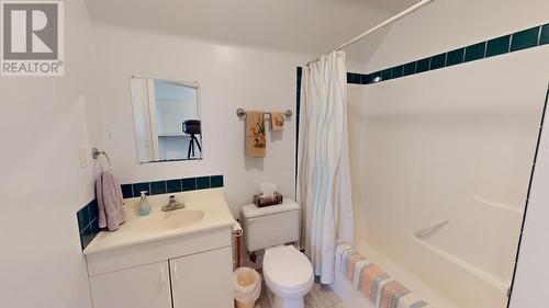 9885 73 Avenue, Fort St. John, BC - Indoor Photo Showing Bathroom