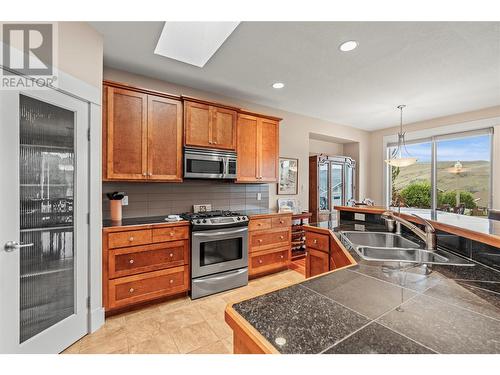 7760 Okanagan Landing Road Unit# 50, Vernon, BC - Indoor Photo Showing Kitchen With Double Sink