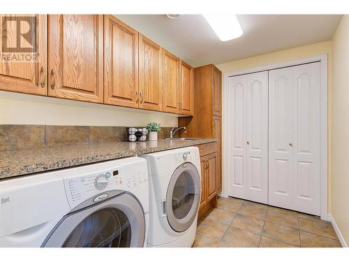 663 Denali Court Unit# 322, Kelowna, BC - Indoor Photo Showing Laundry Room