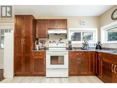 5615 Goudie Road, Kelowna, BC - Indoor Photo Showing Kitchen