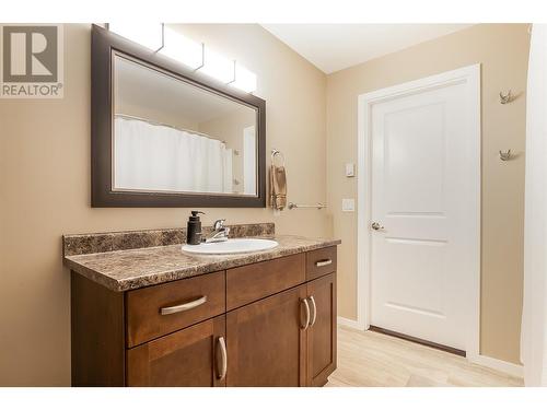 5615 Goudie Road, Kelowna, BC - Indoor Photo Showing Bathroom