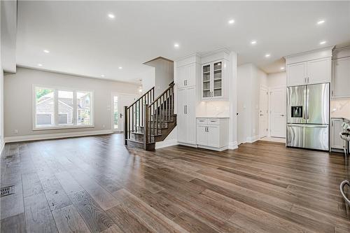 2423 Raymore Drive, Burlington, ON - Indoor Photo Showing Other Room