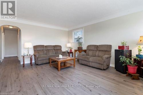 193 Queen Street, Port Colborne, ON - Indoor Photo Showing Living Room