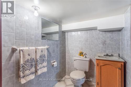 30 Pavarotti Court, Hamilton, ON - Indoor Photo Showing Bathroom