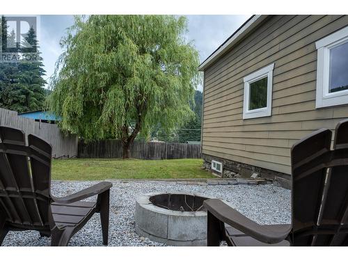 1887 Kootenay Lane, Fruitvale, BC - Outdoor With Exterior