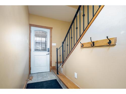 1887 Kootenay Lane, Fruitvale, BC - Indoor Photo Showing Other Room