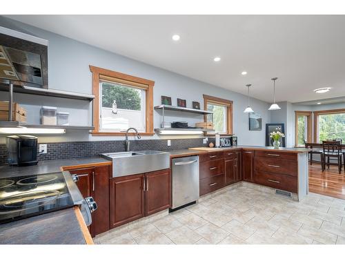 1887 Kootenay Lane, Fruitvale, BC - Indoor Photo Showing Kitchen With Double Sink