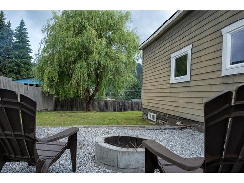 1887 Kootenay Lane, Fruitvale, BC - Outdoor With Exterior