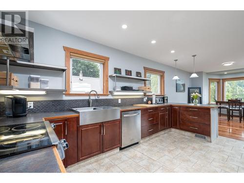 1887 Kootenay Lane, Fruitvale, BC - Indoor Photo Showing Kitchen With Double Sink