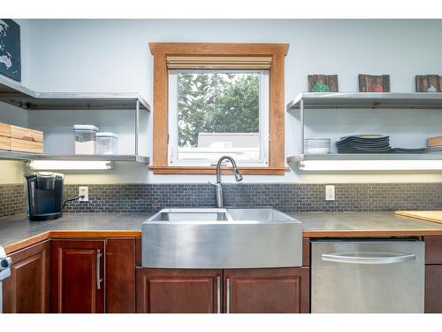 1887 Kootenay Lane, Fruitvale, BC - Indoor Photo Showing Kitchen With Double Sink