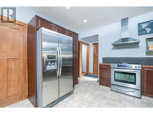 1887 Kootenay Lane, Fruitvale, BC - Indoor Photo Showing Kitchen With Stainless Steel Kitchen