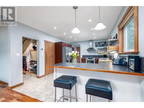 1887 Kootenay Lane, Fruitvale, BC - Indoor Photo Showing Kitchen