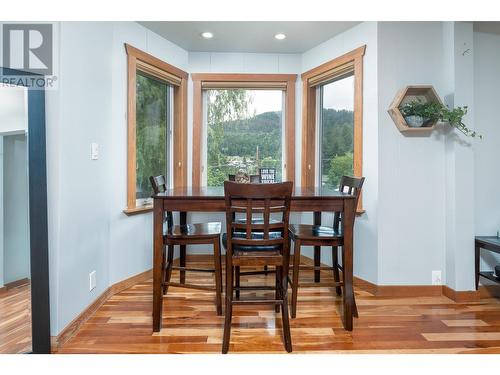 1887 Kootenay Lane, Fruitvale, BC - Indoor Photo Showing Dining Room