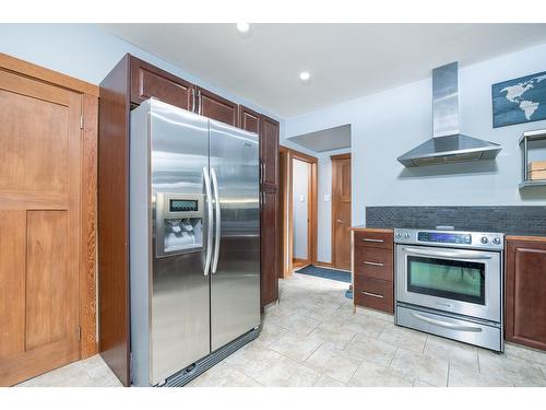 1887 Kootenay Lane, Fruitvale, BC - Indoor Photo Showing Kitchen With Stainless Steel Kitchen