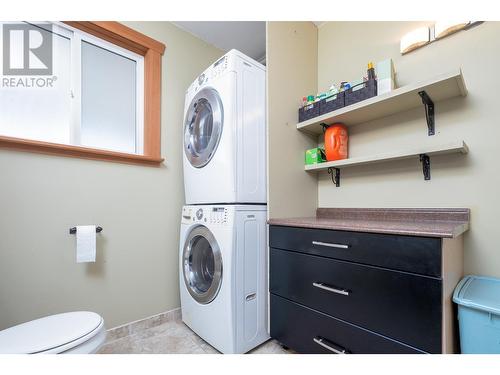 1887 Kootenay Lane, Fruitvale, BC - Indoor Photo Showing Laundry Room