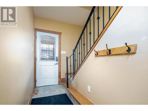 1887 Kootenay Lane, Fruitvale, BC - Indoor Photo Showing Other Room