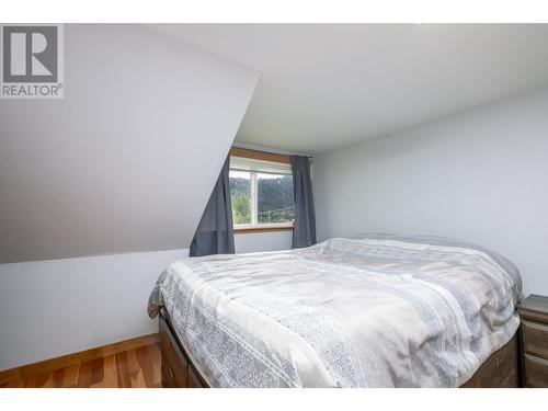 1887 Kootenay Lane, Fruitvale, BC - Indoor Photo Showing Bedroom