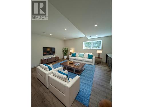 7078 White Tail Lane, Radium Hot Springs, BC - Indoor Photo Showing Living Room