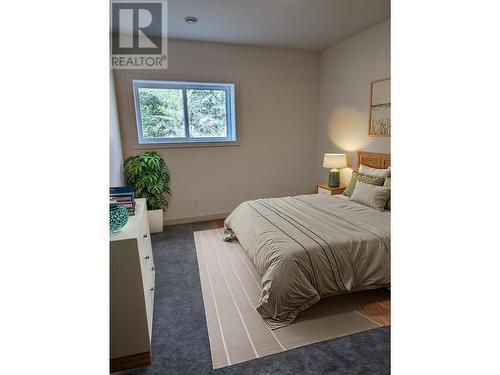 7078 White Tail Lane, Radium Hot Springs, BC - Indoor Photo Showing Bedroom