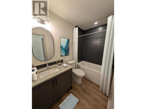 7078 White Tail Lane, Radium Hot Springs, BC - Indoor Photo Showing Bathroom