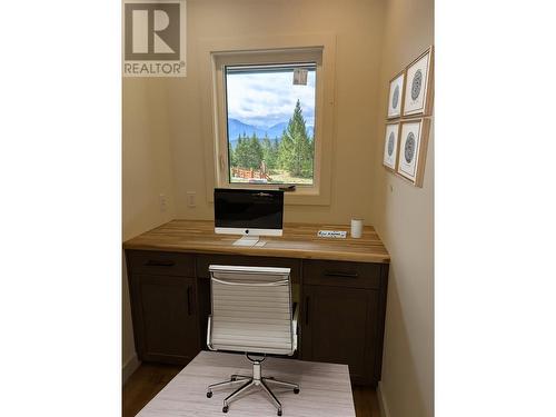 7078 White Tail Lane, Radium Hot Springs, BC - Indoor Photo Showing Office