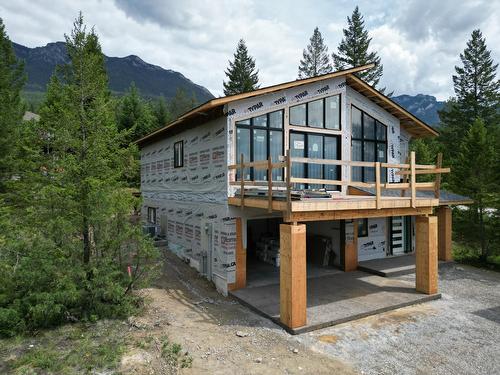 7078 White Tail Lane, Radium Hot Springs, BC - Outdoor