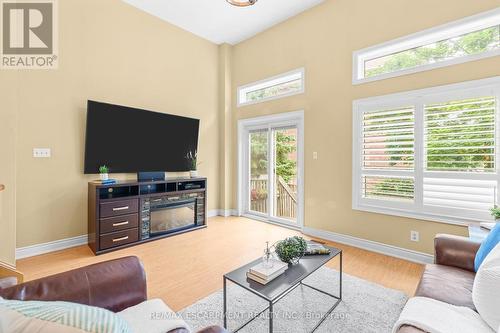 26 - 6060 Snowy Owl Crescent, Mississauga, ON - Indoor Photo Showing Living Room