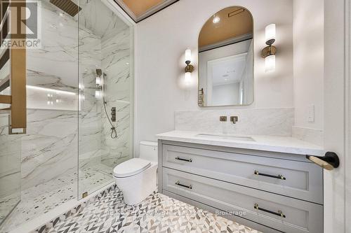 556 Fourth Line, Oakville, ON - Indoor Photo Showing Bathroom