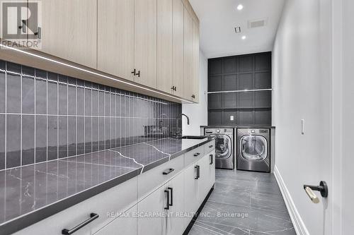 556 Fourth Line, Oakville, ON - Indoor Photo Showing Laundry Room