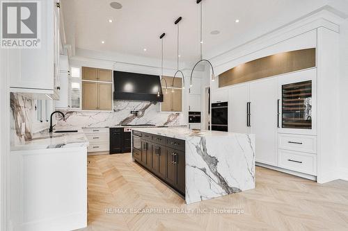 556 Fourth Line, Oakville, ON - Indoor Photo Showing Kitchen With Upgraded Kitchen