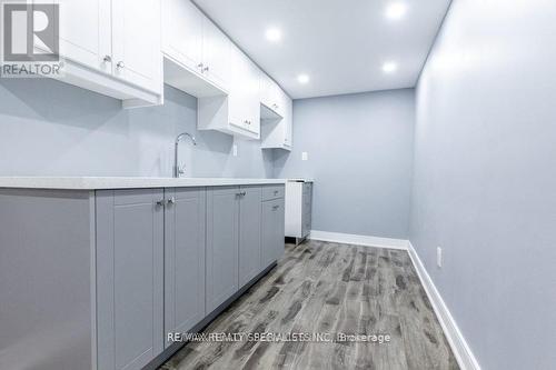 7 Grand Rapids Square, Brampton, ON - Indoor Photo Showing Kitchen