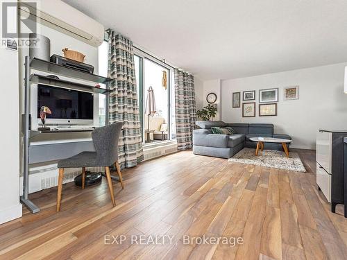 314 - 60 Southport Street, Toronto (High Park-Swansea), ON - Indoor Photo Showing Living Room