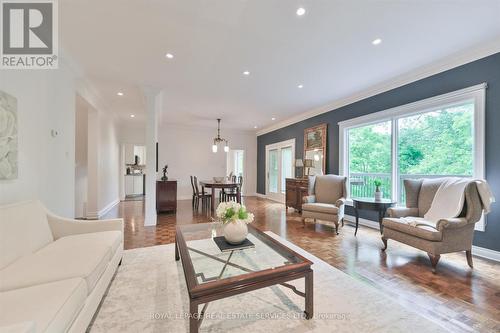 19 Ridgegate Crescent, Toronto, ON - Indoor Photo Showing Living Room