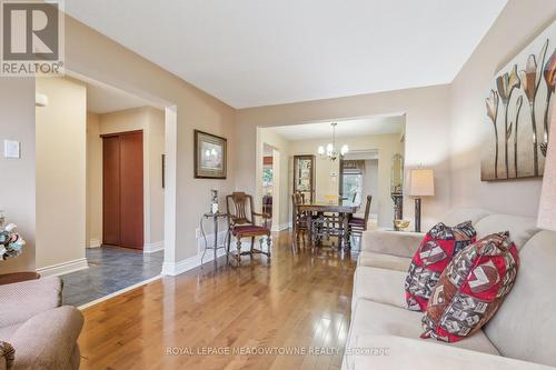 2693 Quill Crescent, Mississauga, ON - Indoor Photo Showing Living Room