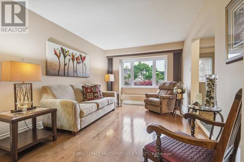 2693 Quill Crescent, Mississauga, ON - Indoor Photo Showing Living Room