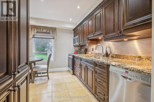 2693 Quill Crescent, Mississauga, ON - Indoor Photo Showing Kitchen With Double Sink With Upgraded Kitchen