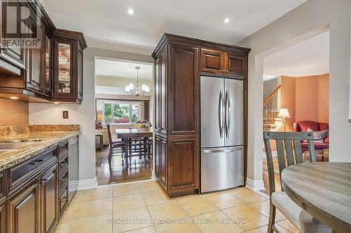 2693 Quill Crescent, Mississauga, ON - Indoor Photo Showing Kitchen