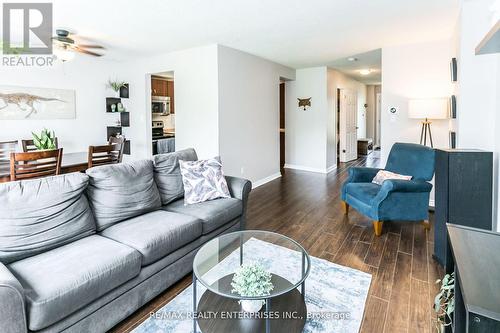 6969 Pamplona Mews, Mississauga, ON - Indoor Photo Showing Living Room