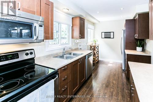 6969 Pamplona Mews, Mississauga, ON - Indoor Photo Showing Kitchen With Double Sink